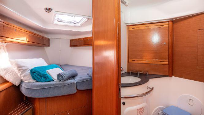 Book yachts online - sailboat - Bavaria Cruiser 40 - BUNNY GIRL - rent