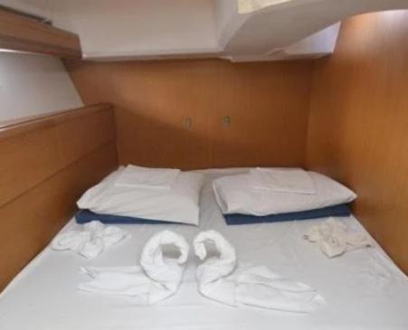 Book yachts online - sailboat - Jeanneau 53 - Gin Tonic - rent