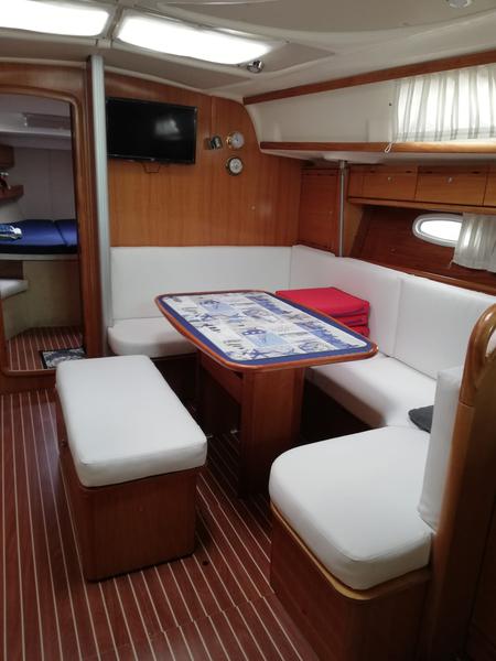 Book yachts online - sailboat - Bavaria 39 Cruiser - Torno Sabato - rent
