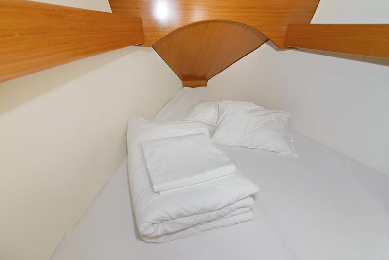 Book yachts online - sailboat - Beneteau Cyclades 39.3 - Helena - rent