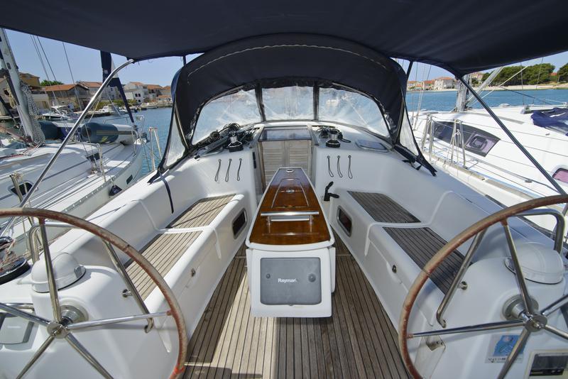 Book yachts online - sailboat - Beneteau Oceanis 43 - SAPHISO II - rent