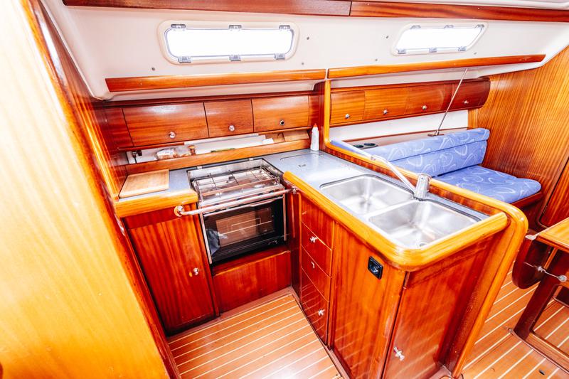 Book yachts online - sailboat - Bavaria 36 Cruiser - Dolkar - rent