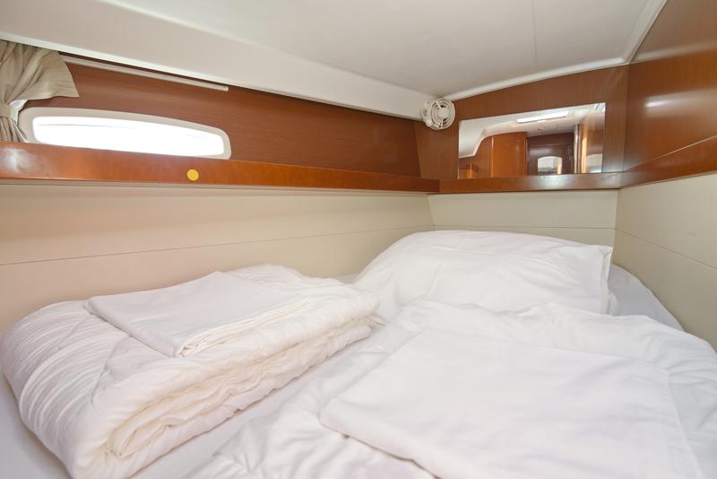 Book yachts online - sailboat - Oceanis 50 Family - EVITA I - rent