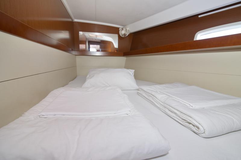 Book yachts online - sailboat - Oceanis 50 Family - EVITA I - rent