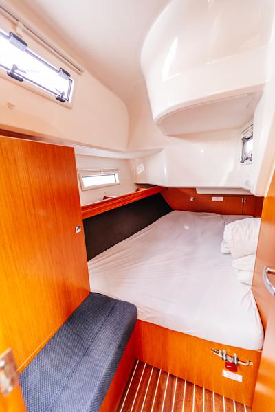 Book yachts online - sailboat - Bavaria Cruiser 37 - Flinx - rent