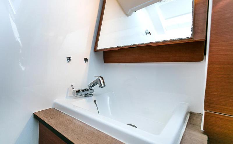 Book yachts online - sailboat - Dufour 460 Grand Large - Sonia - rent