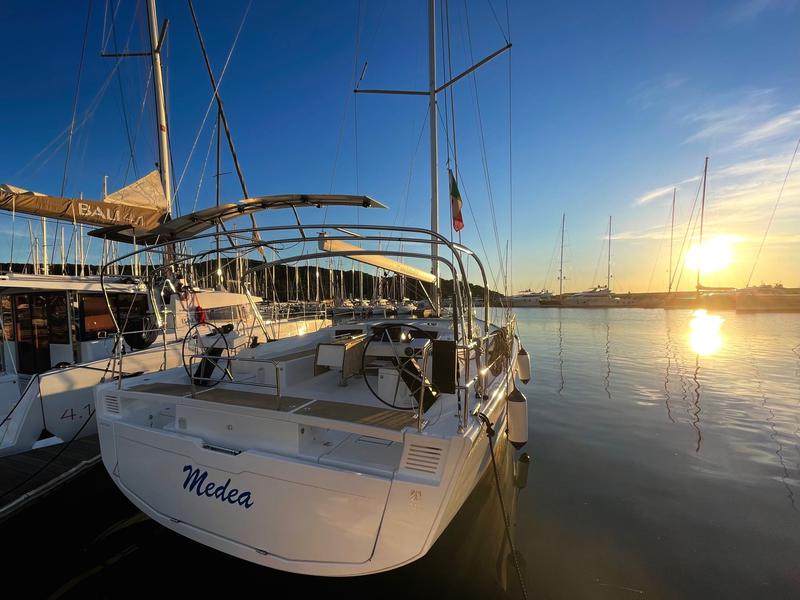 Book yachts online - sailboat - Dufour 530 - Medea - Water maker, Solar Panel - rent