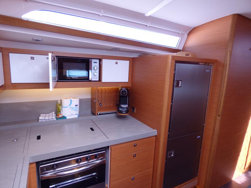 Book yachts online - sailboat - Dufour 470 - BALU - rent