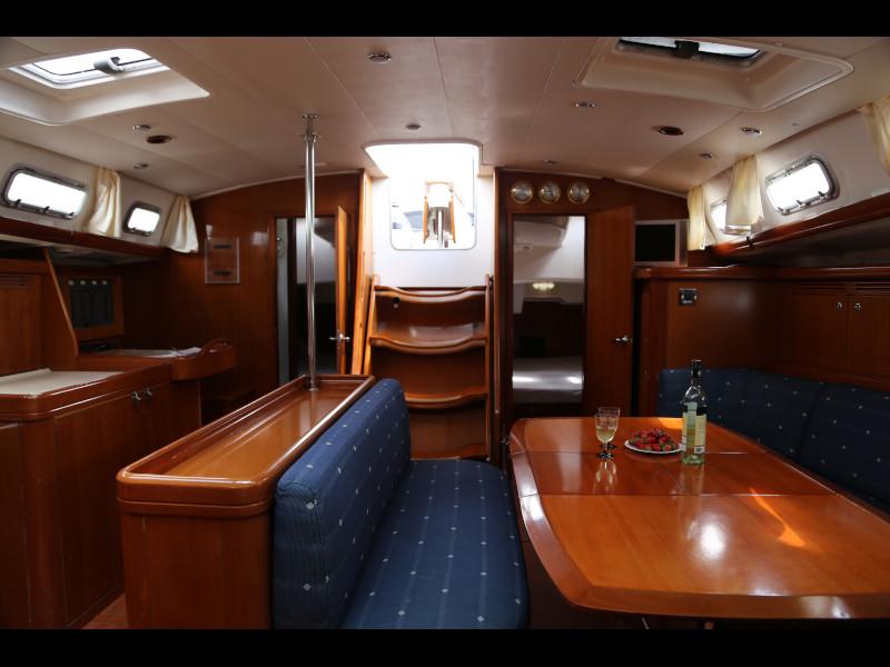 Book yachts online - sailboat - Beneteau Oceanis 523 - Cobra Murra - rent