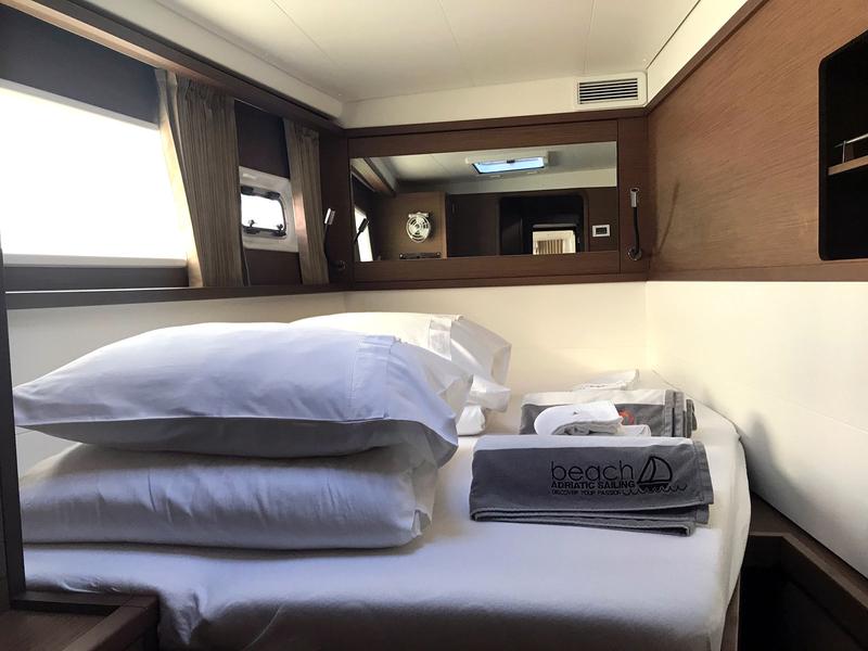 Book yachts online - catamaran - Lagoon 450  F - ADRIATIC CHEETAH - rent
