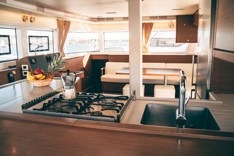 Book yachts online - catamaran - Lagoon 52F - AKANA - rent