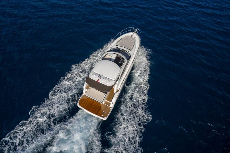 Book yachts online - motorboat - Leader 36 - CHROMIA - rent