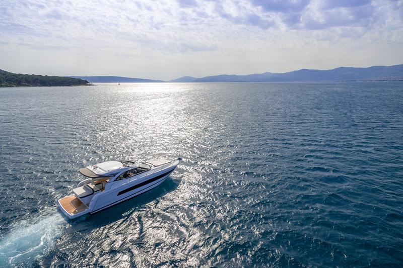 Book yachts online - motorboat - Leader 36 - CHROMIA - rent