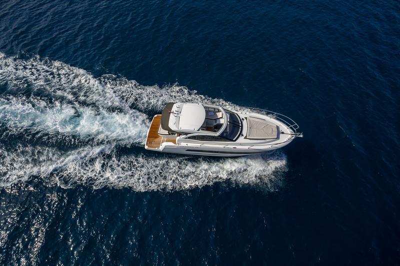 Book yachts online - motorboat - Leader 36 - CHROMIA - rent