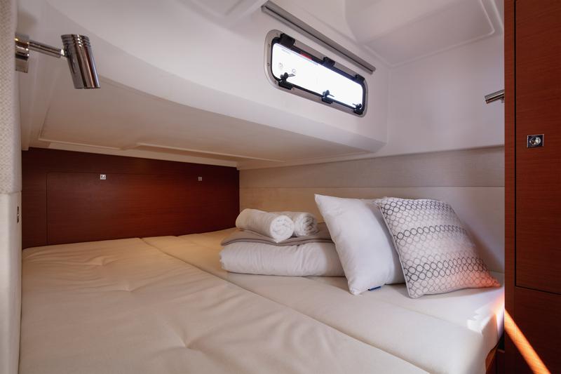 Book yachts online - motorboat - Leader 36 - CHROMIA - rent