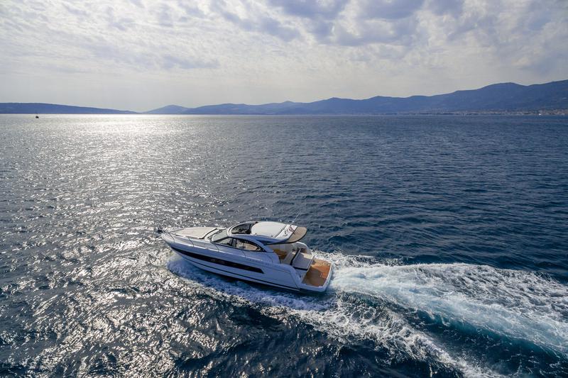 Book yachts online - motorboat - Leader 36 - CHROMIA - rent