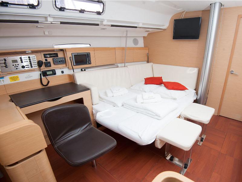 Book yachts online - sailboat - Beneteau First 45 - URANIA - rent