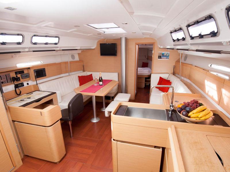Book yachts online - sailboat - Beneteau First 45 - VENUS - rent