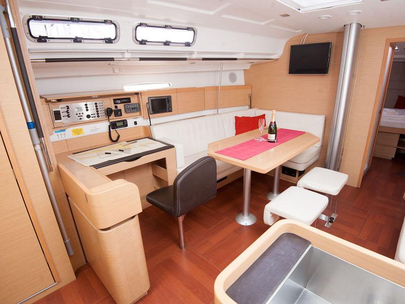 Book yachts online - sailboat - Beneteau First 45 - VENUS - rent