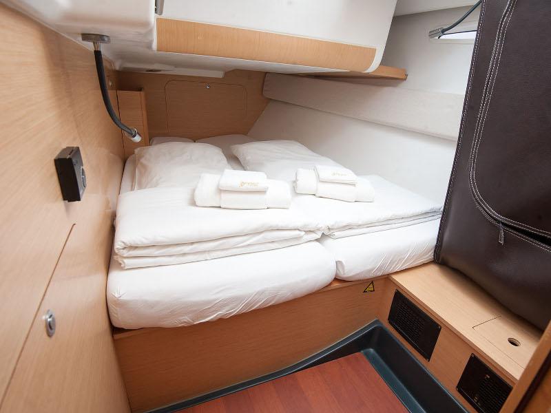 Book yachts online - sailboat - Beneteau First 45 - Despoina - rent
