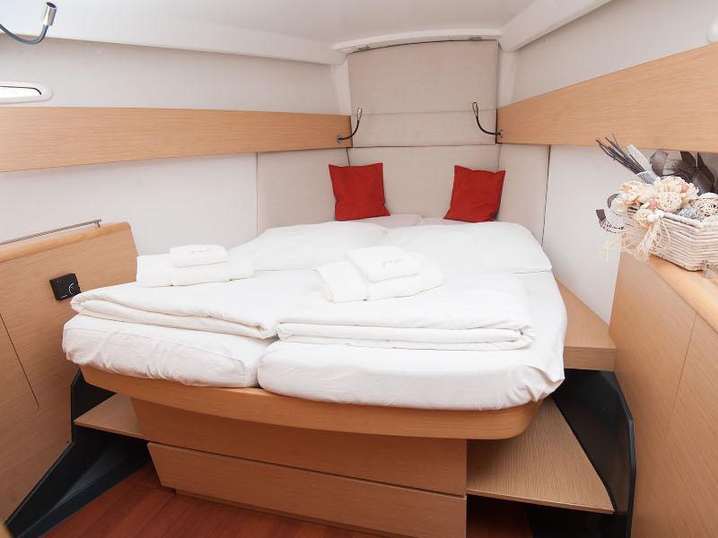 Book yachts online - sailboat - Beneteau First 45 - Despoina - rent