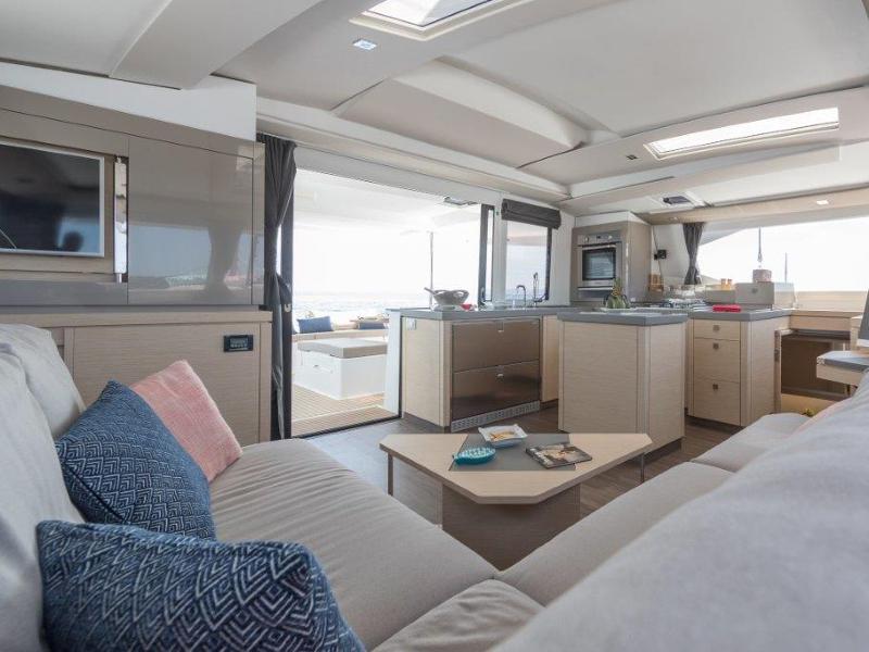 Book yachts online - catamaran - Fountaine Pajot Saona 47 - HERMES - rent