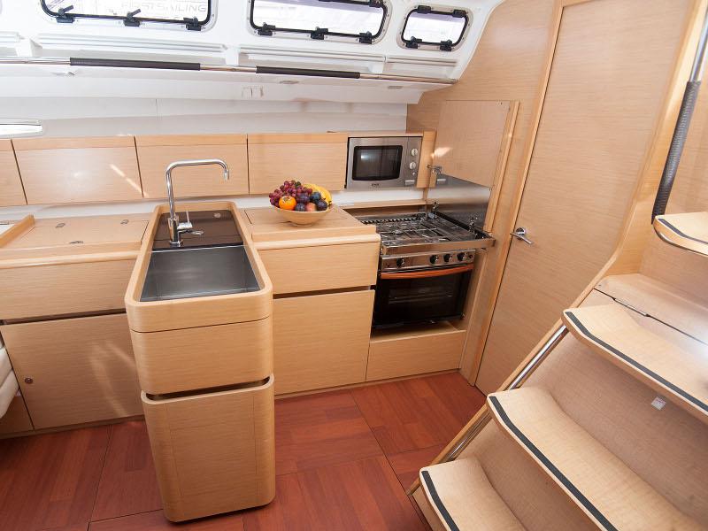 Book yachts online - sailboat - Beneteau First 45 - YASMIN - rent