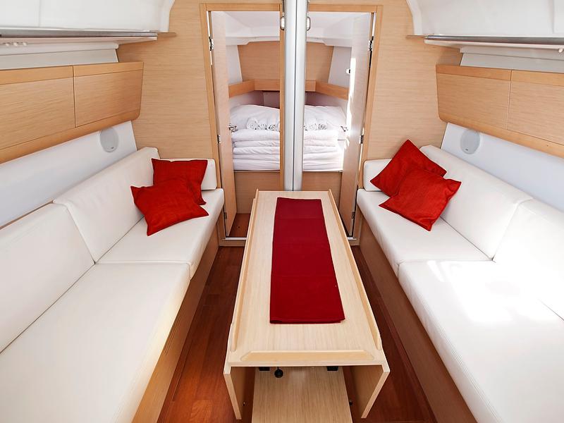 Book yachts online - sailboat - Beneteau First 35 - RHEA - rent