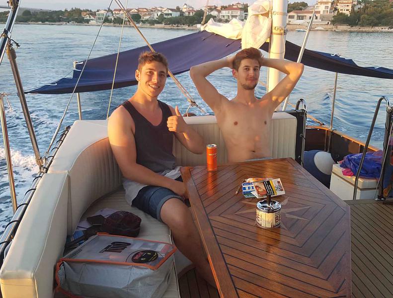 Book yachts online - motorboat - Hampton 42 - SEA LION - rent