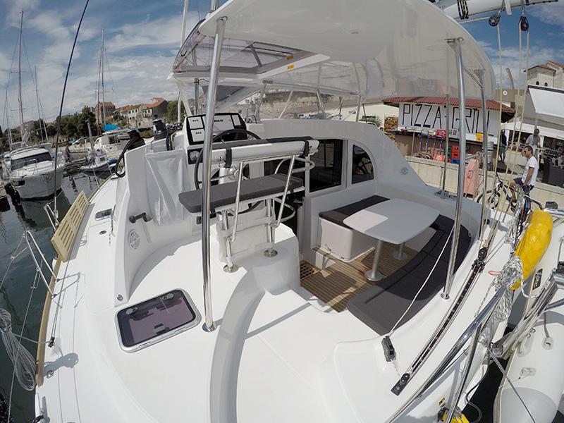Book yachts online - catamaran - Lagoon 380 - Maya - rent