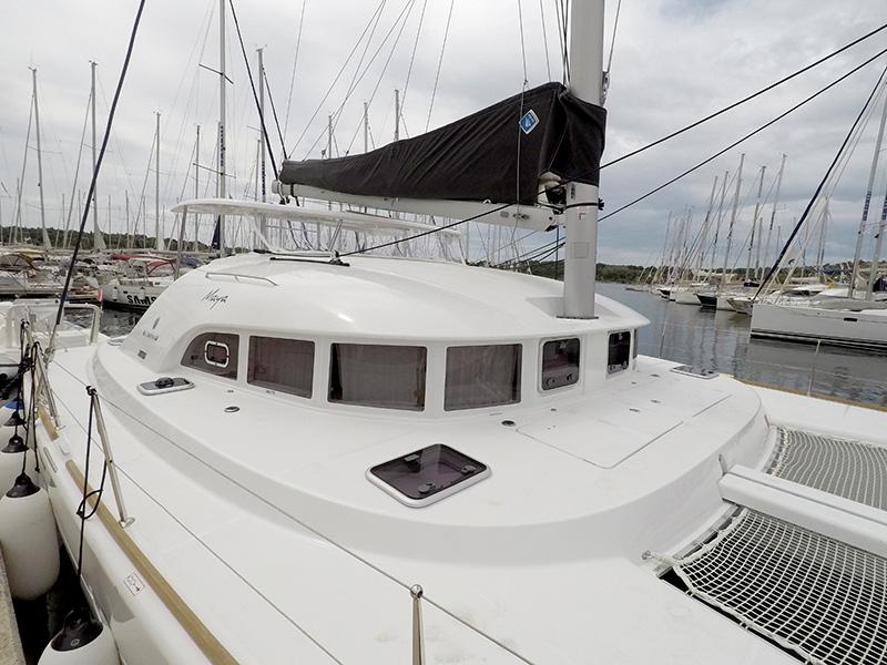 Book yachts online - catamaran - Lagoon 380 - Maya - rent