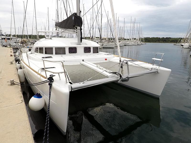 Book yachts online - catamaran - Lagoon 380 - Maya - rent