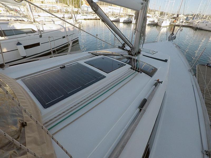 Book yachts online - sailboat - Dufour 350 GL - Luka - rent