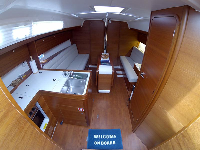 Book yachts online - sailboat - Dufour 350 GL - Luka - rent