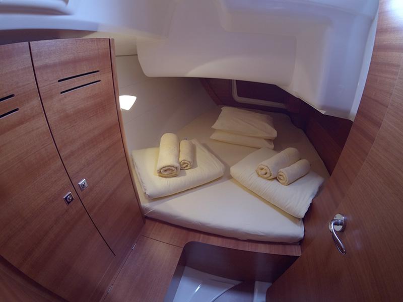 Book yachts online - sailboat - Dufour 350 GL - Luka - rent