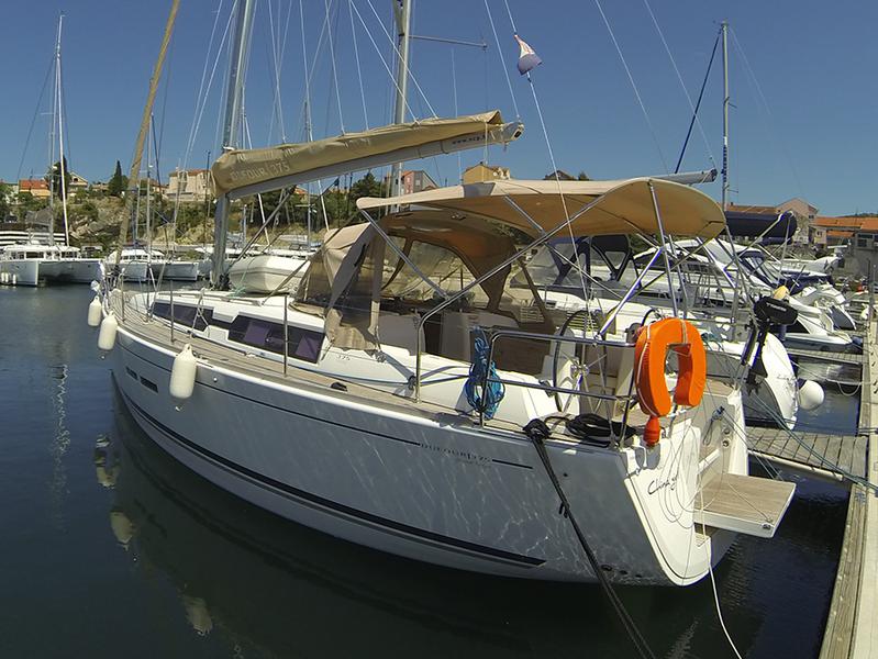 Book yachts online - sailboat - Dufour 375 GL - China girl - rent