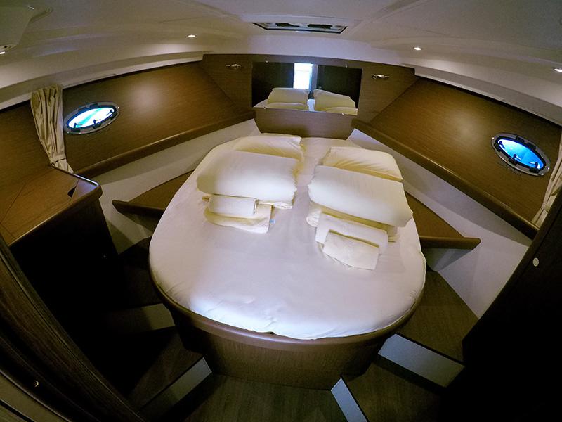 Book yachts online - motorboat - Beneteau Antares 36 - Mandalina II - rent