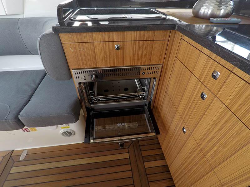 Book yachts online - motorboat - Marex 360 Cabriolet Cruiser - True North - rent