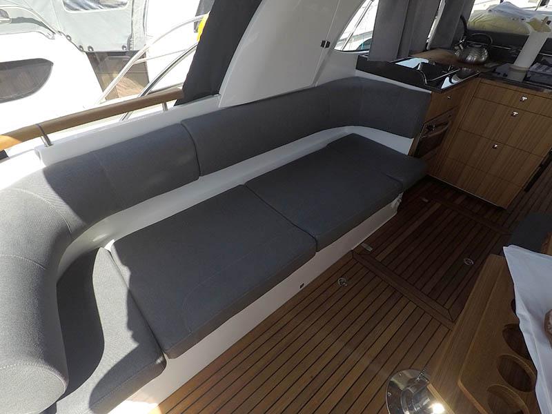 Book yachts online - motorboat - Marex 360 Cabriolet Cruiser - True North - rent