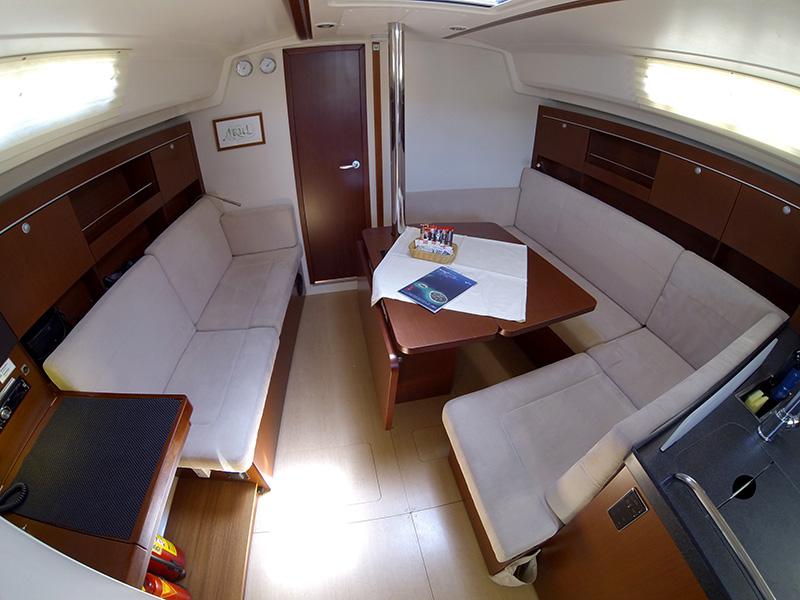 Book yachts online - sailboat - Hanse 385 - Ariel - rent