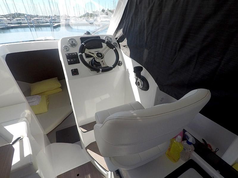 Book yachts online - motorboat - Antares 8 OB - Lovre  - rent