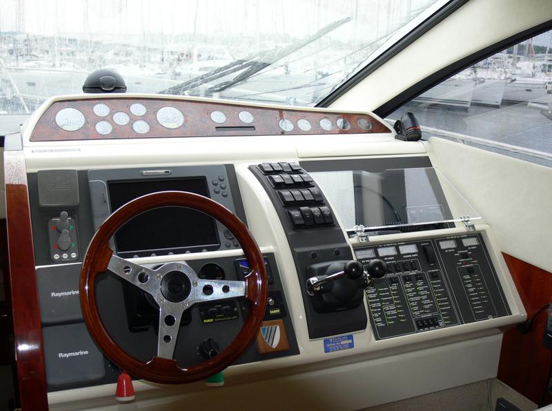 Book yachts online - motorboat - Fairline Phantom 50 - Luna IV - rent