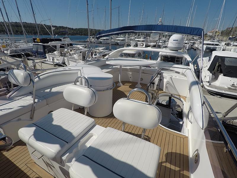 Book yachts online - motorboat - Fairline Phantom 50 - Luna IV - rent