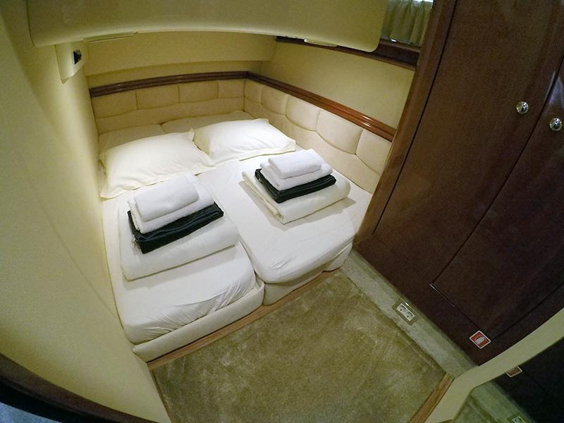 Book yachts online - motorboat - Fairline Phantom 50 - Luna IV - rent