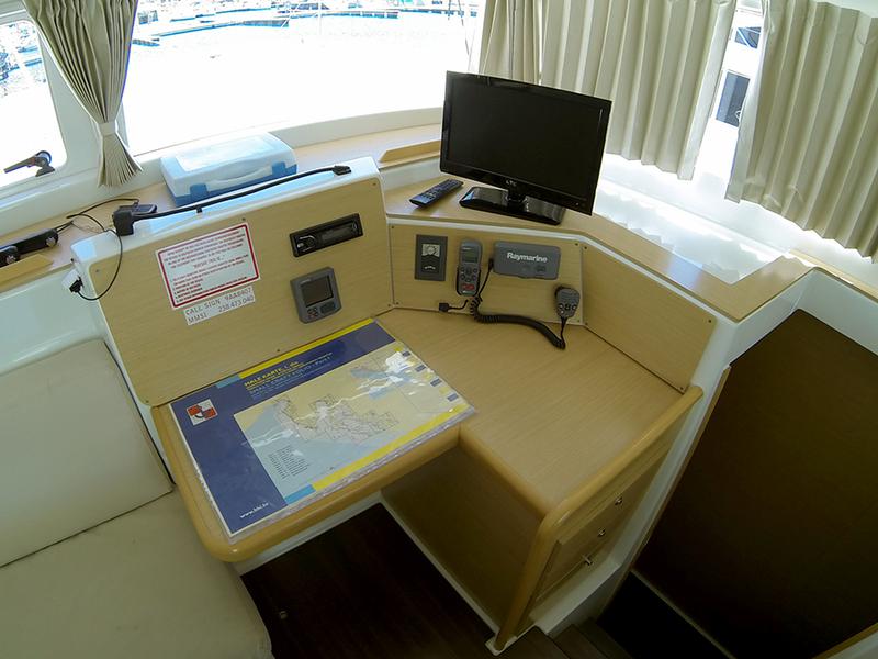 Book yachts online - catamaran - Lagoon 400 - Stray cat - rent