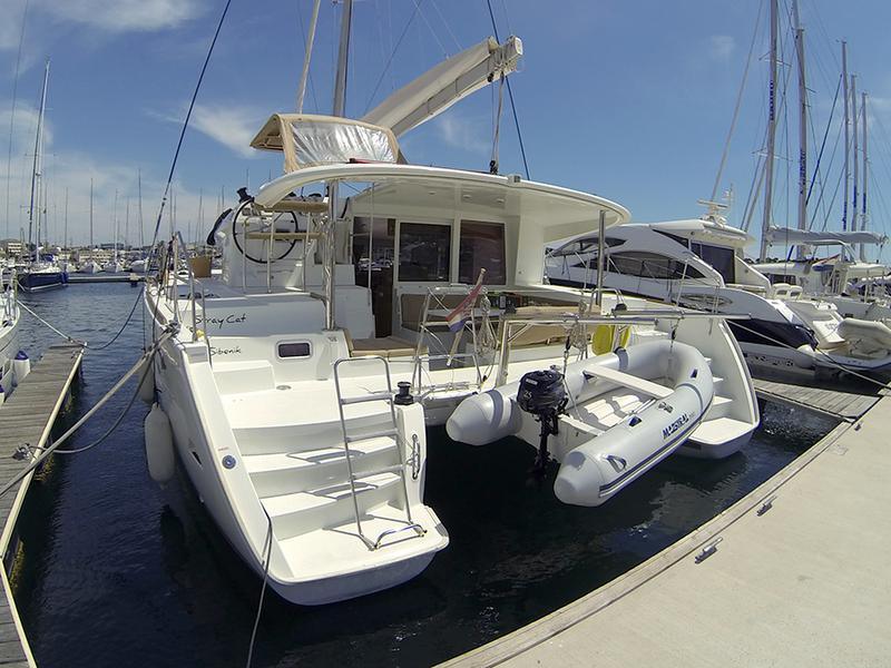 Book yachts online - catamaran - Lagoon 400 - Stray cat - rent