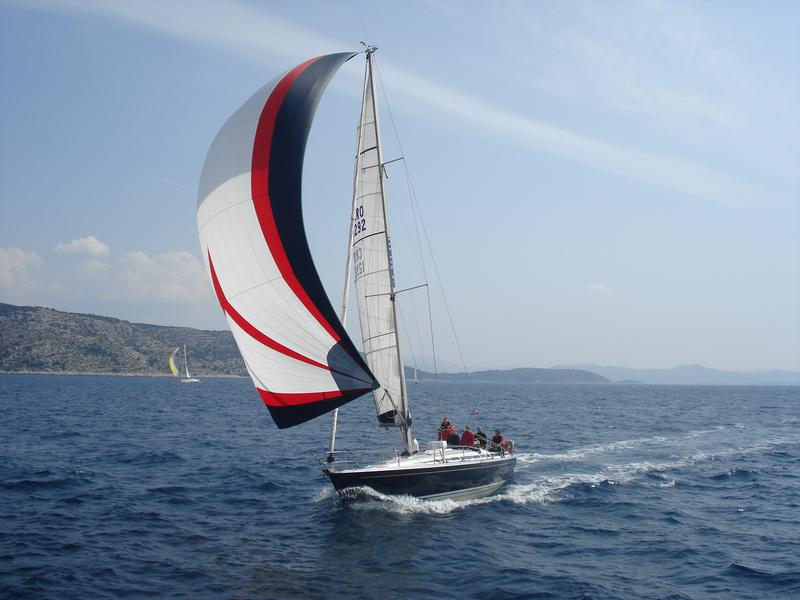 Book yachts online - sailboat - Grand Soleil 43 - Skalice - rent