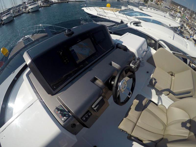 Book yachts online - motorboat - Galeon 430 Skydeck - Il Sogno III - rent