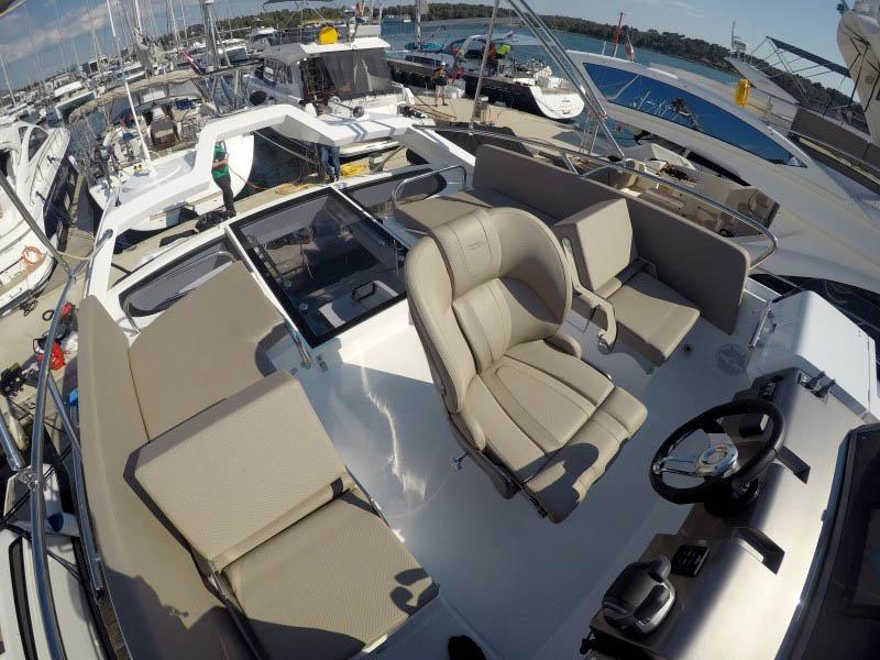 Book yachts online - motorboat - Galeon 430 Skydeck - Il Sogno III - rent