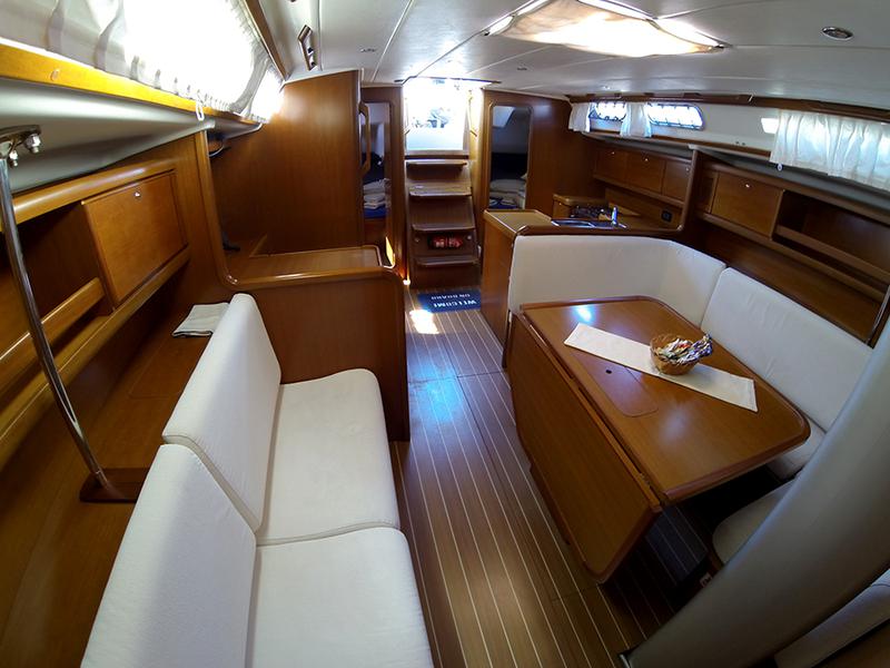 Book yachts online - sailboat - Grand Soleil 45 - Pingala - rent
